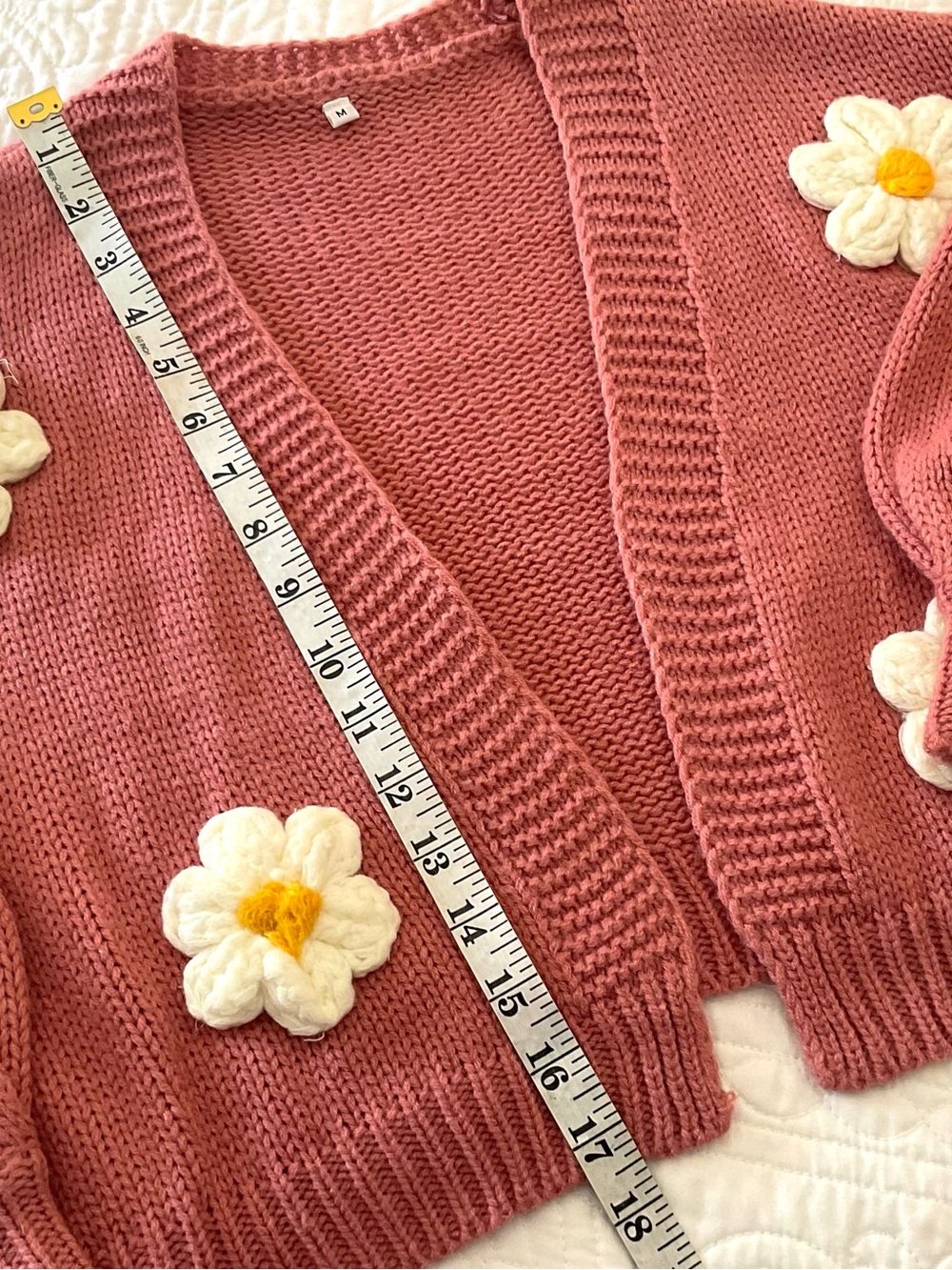 Chunky Dusty Rose Pink Crop Cardigan 3d Whimsical Daisy Appliqués Sz: L NWOT - Picture 5 of 8